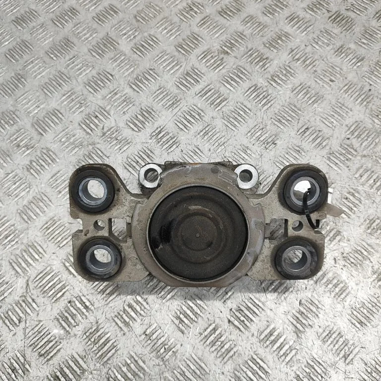 Dzinēja spilvens EJ322M121AD