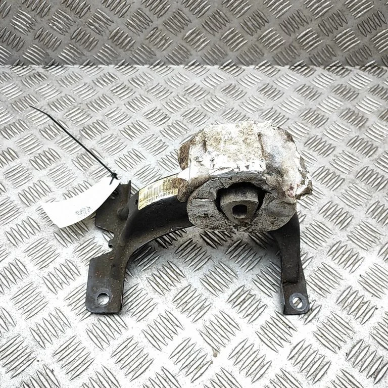 Engine mount bracket 68091436AC