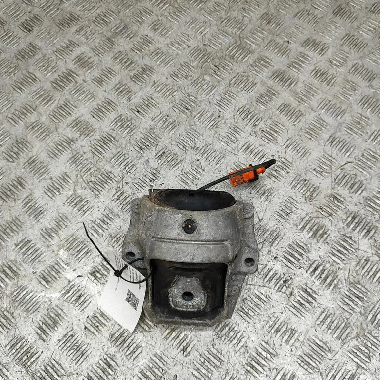 Dzinēja spilvens 8R0193381