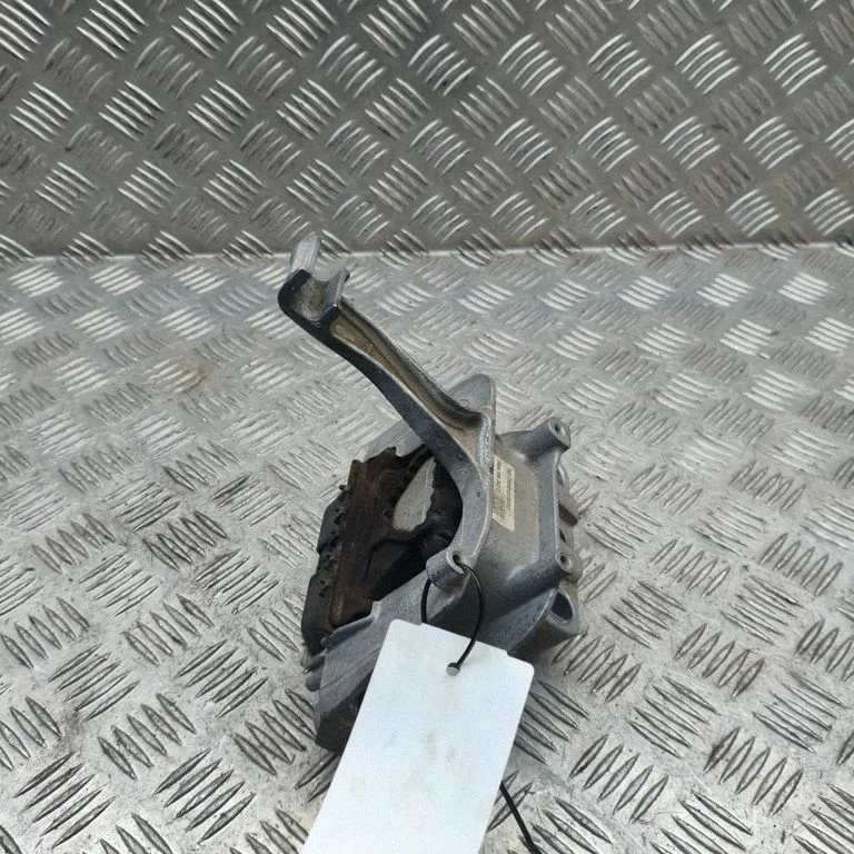 Dzinēja spilvens – Skoda Octavia Mk4 (2019-)