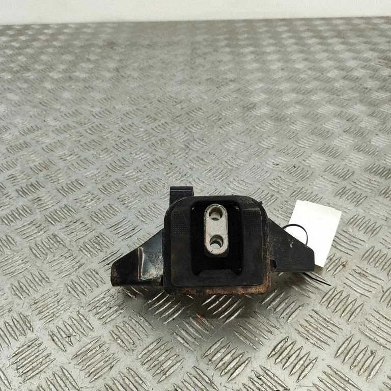 Engine mount bracket 21870K4000