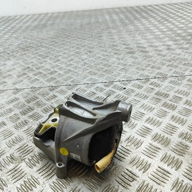 Dzinēja spilvens 8W0199372AB