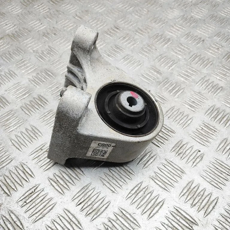 Engine mount bracket 218C0GI000
