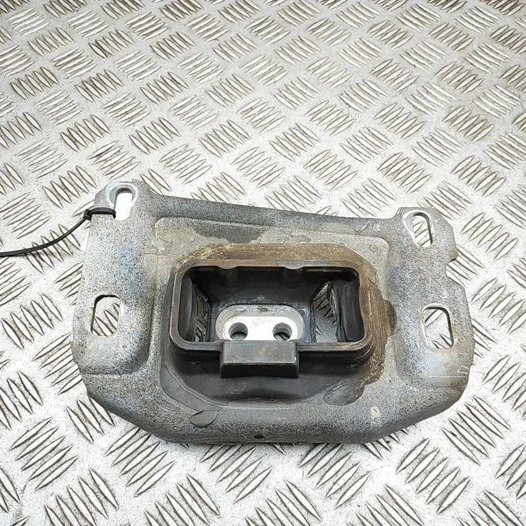 Engine mount bracket 9813699680