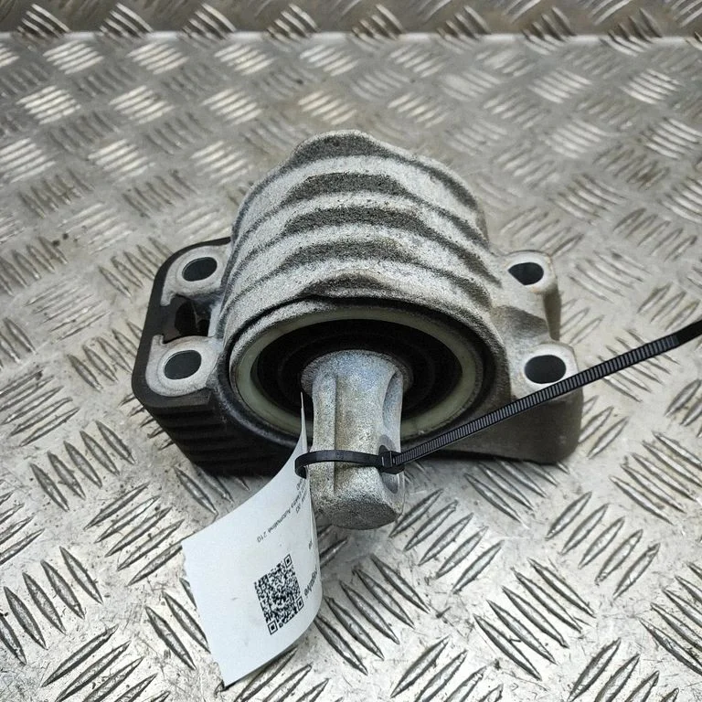 Engine mount bracket 8742123