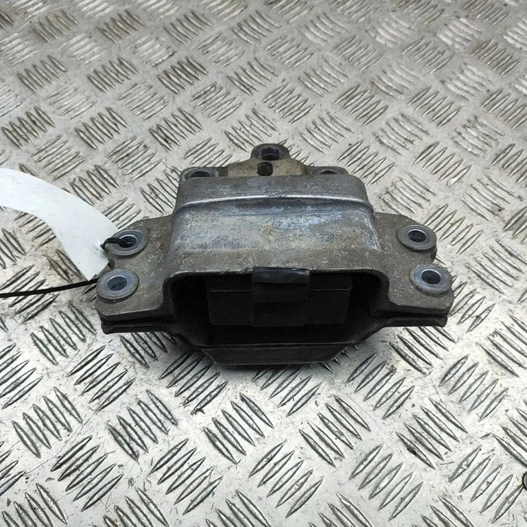 Dzinēja spilvens 3C0199555AE