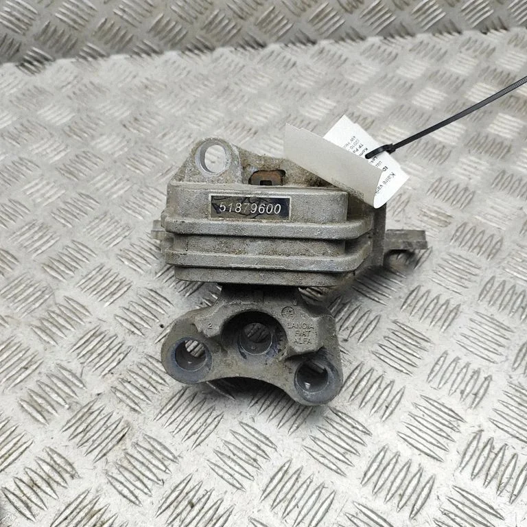 Engine mount bracket