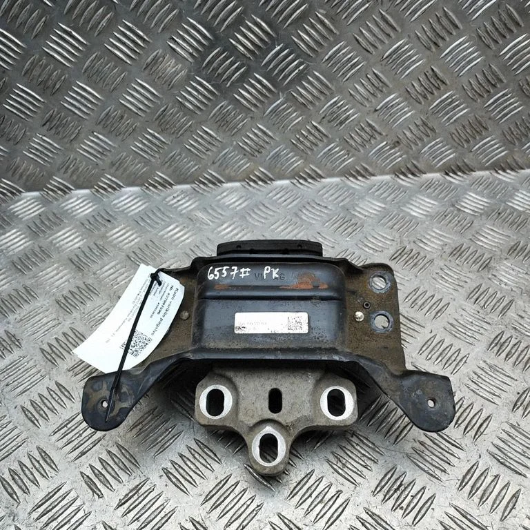 Dzinēja spilvens – Volkswagen Passat B7 USA (2012-2019)
