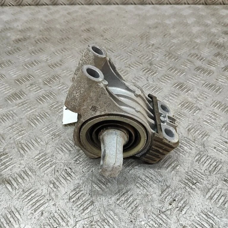 Engine mount bracket 8742123