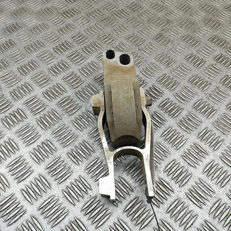 Engine mount bracket 32222107