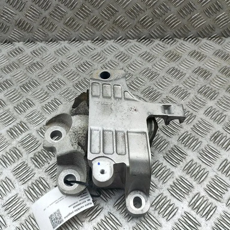 Engine mount bracket 32139920