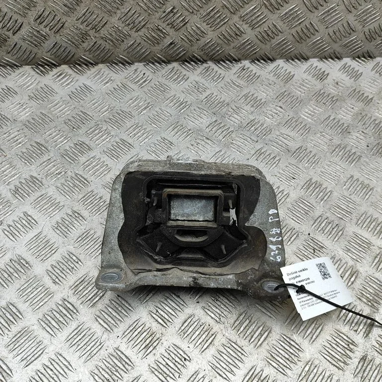 Dzinēja spilvens 112106180R
