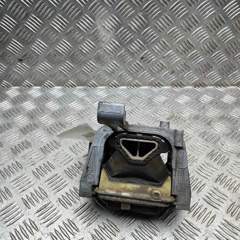 Dzinēja spilvens – Volkswagen Passat B7 USA (2012-2019)
