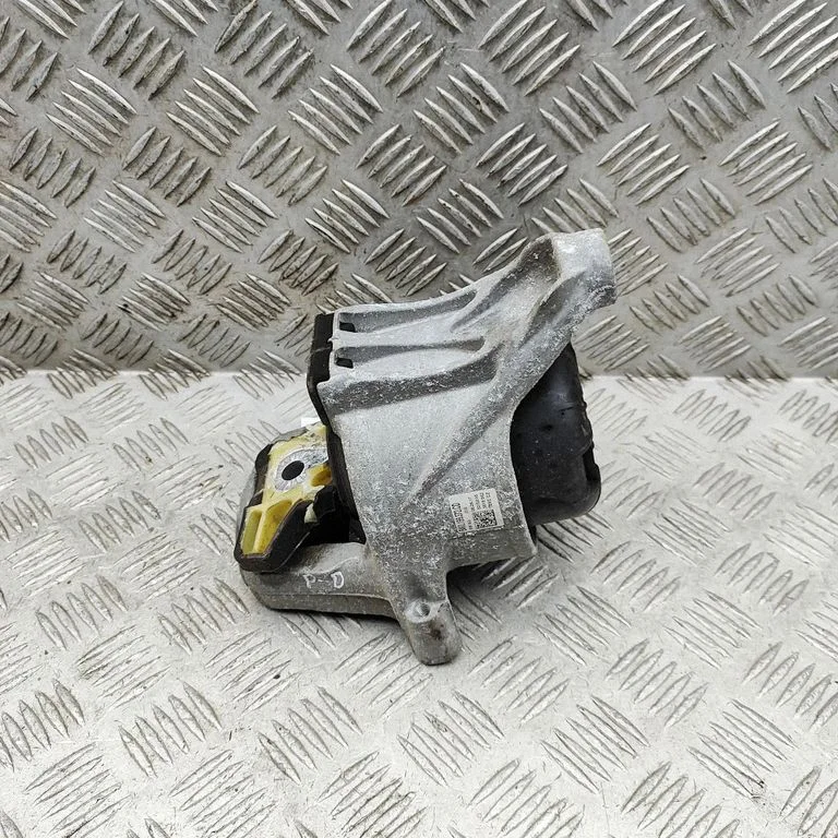 Engine mount bracket 8W0199372CD