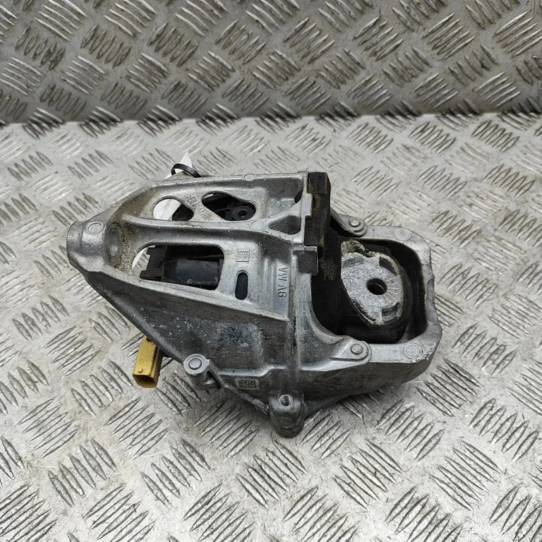 Engine mount bracket 4M0199371FE