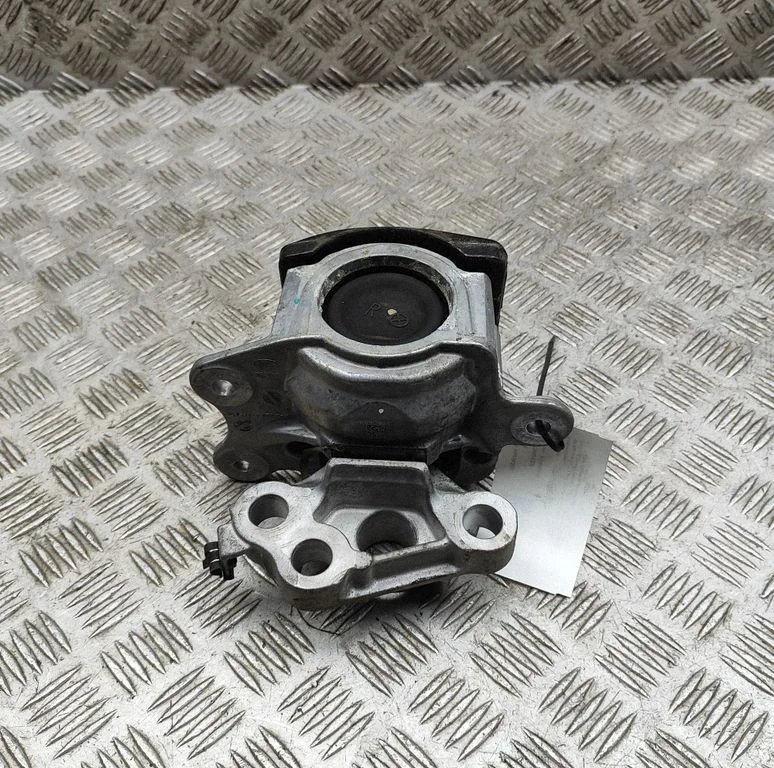 Mootoripadi K8D27M121AE
