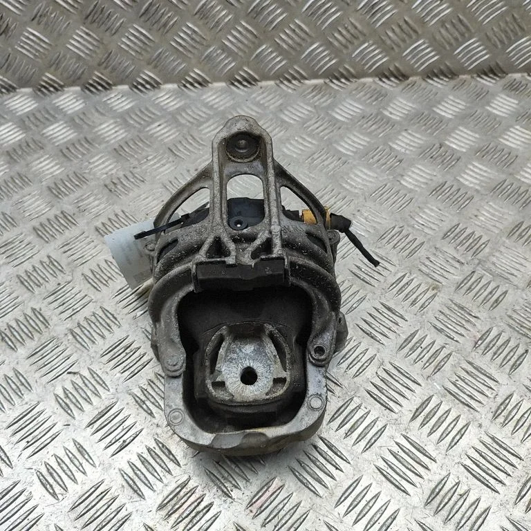 Dzinēja spilvens – Audi RS Q8 (2019-)