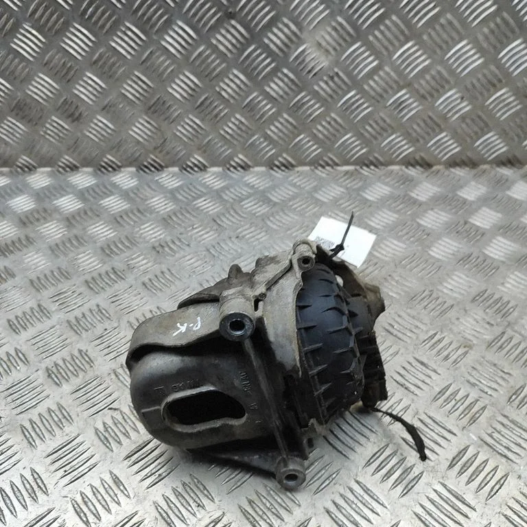 Dzinēja spilvens – Audi RS Q8 (2019-)