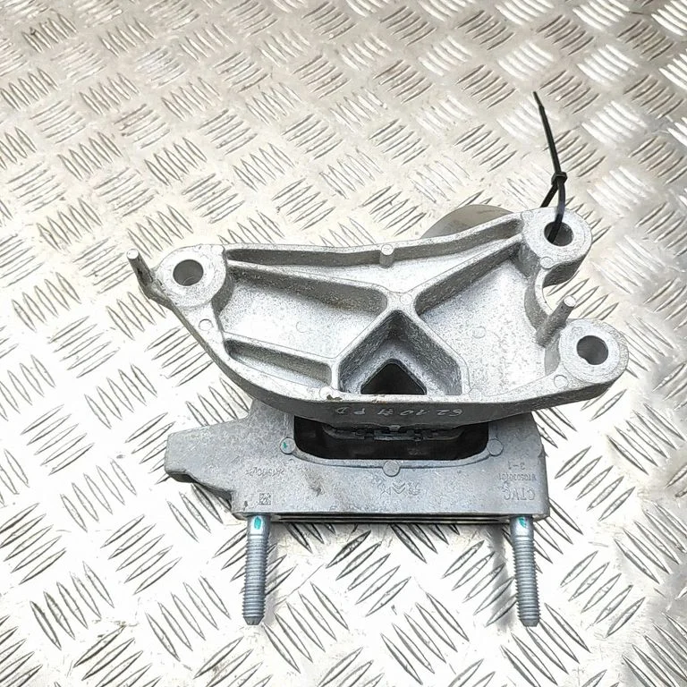 Engine mount bracket 9826533880