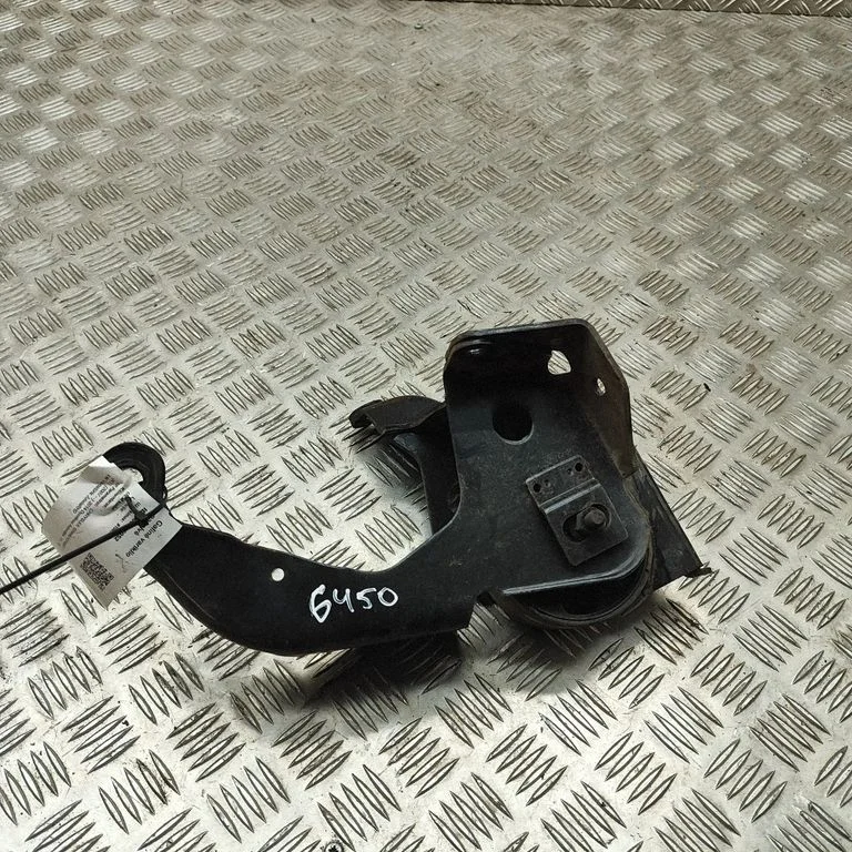 Engine mount bracket 04721910AD