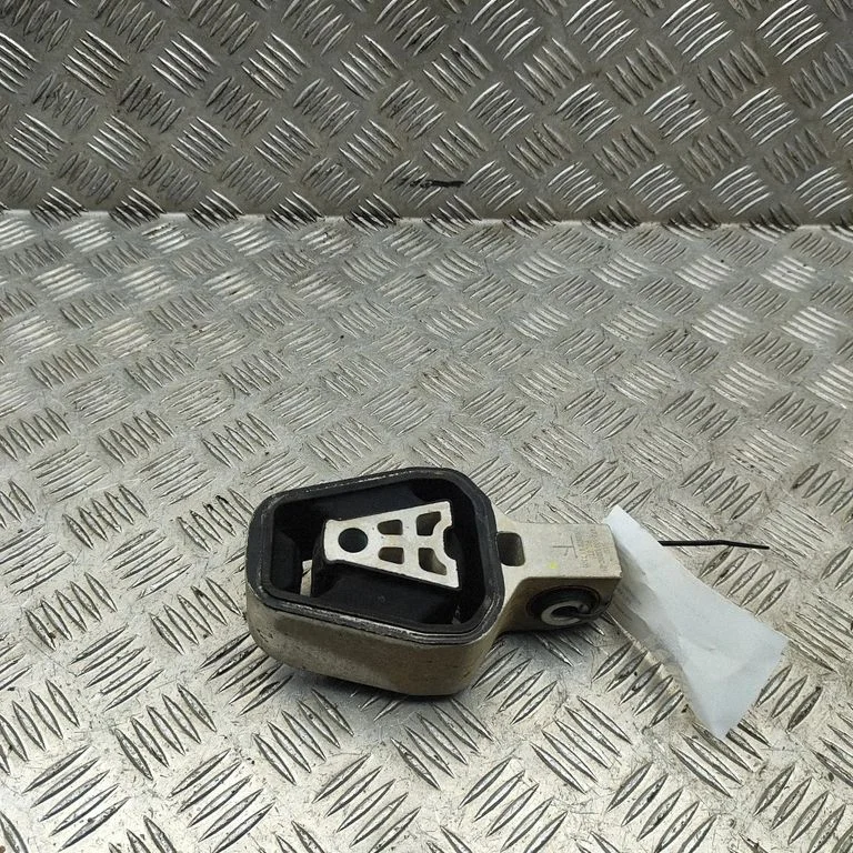Engine mount bracket T4721001300
