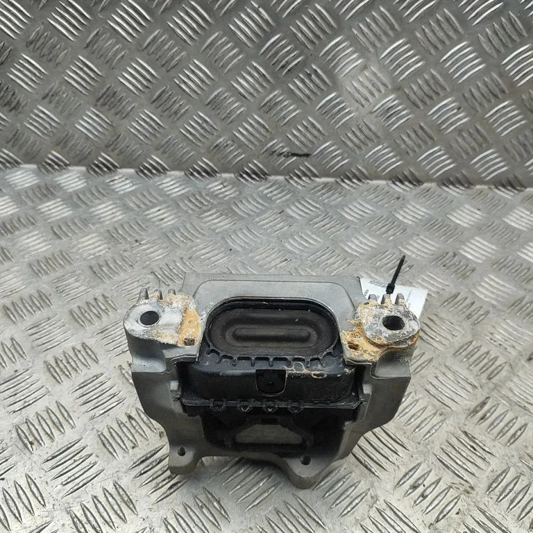 Engine mount bracket T4721001700Z1