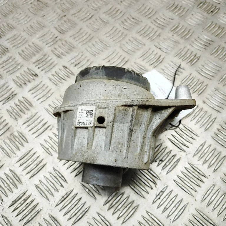 Dzinēja spilvens A2132402500