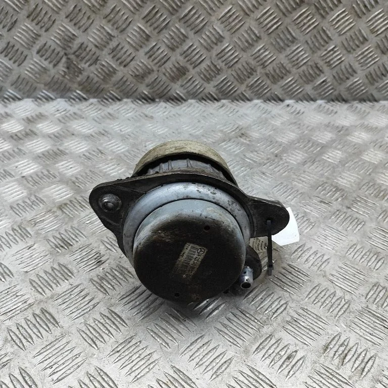 Dzinēja spilvens A2222405017
