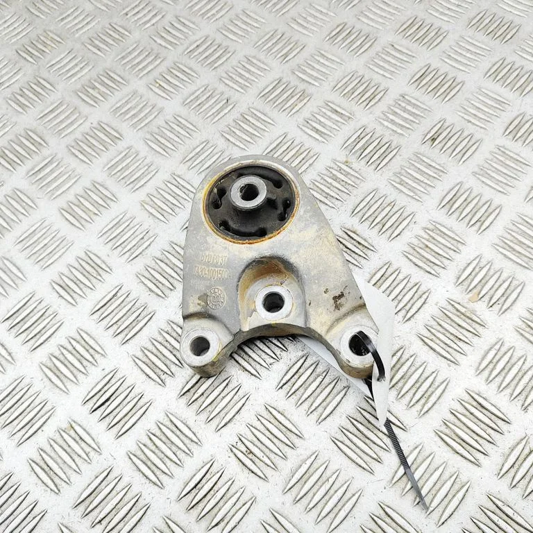 Engine mount bracket TA301001500A