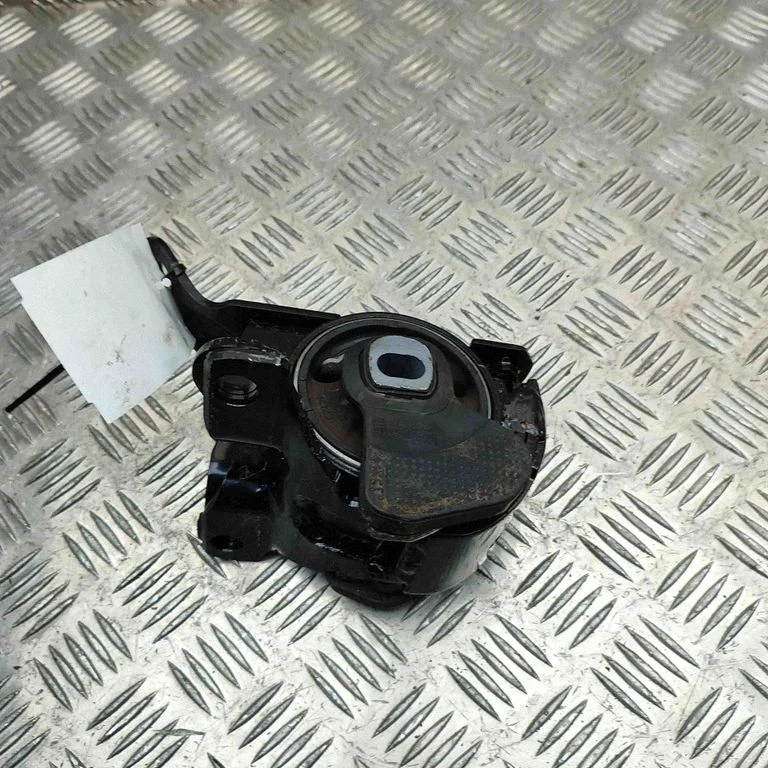 Engine mount bracket KDRA39070