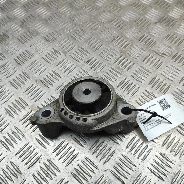 Engine mount bracket – Toyota ProAce City (2019-)
