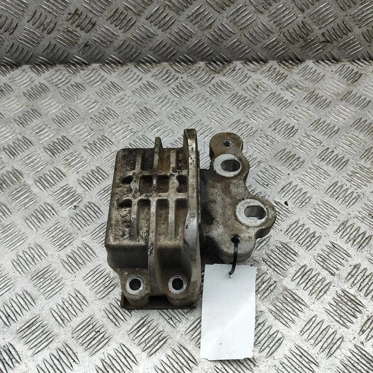 Engine mount bracket GK217M124AE