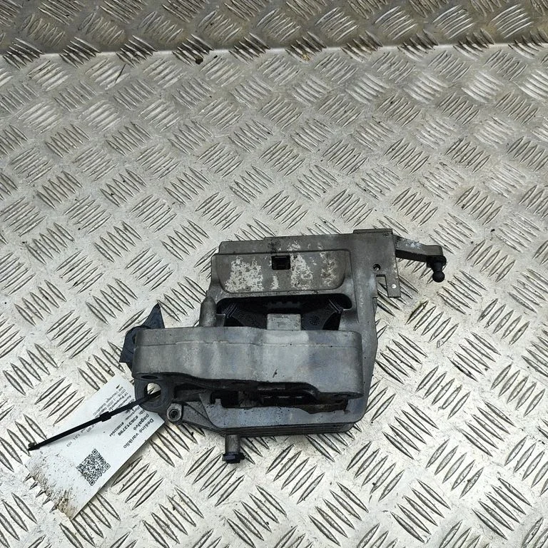 Engine mount bracket 6885934