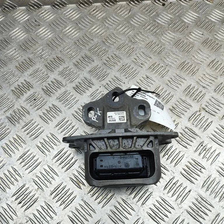 Engine mount bracket 1727681