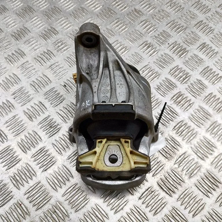 Dzinēja spilvens 8W0199371CP