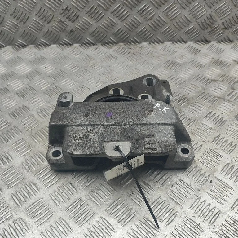 Dzinēja spilvens – Mercedes-Benz EQA (2021-)