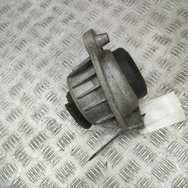 Dzinēja spilvens – Mercedes-Benz Vito Viano W447 (2014-)