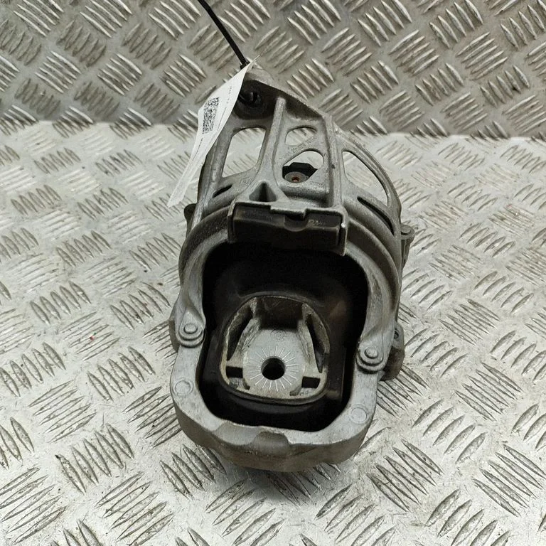 Engine mount bracket – Audi A5 (2016-2024)