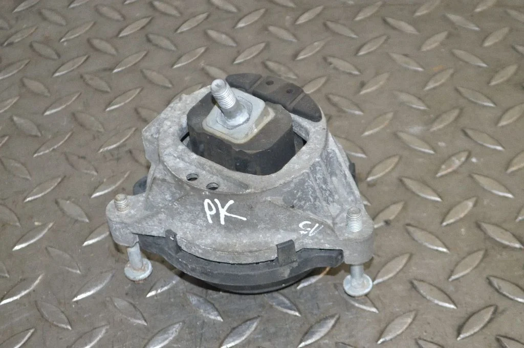 Dzinēja spilvens – BMW Series 3 M3 F80 (2014-2020)