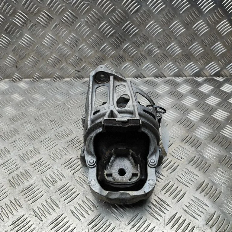 Dzinēja spilvens 4M0199371M