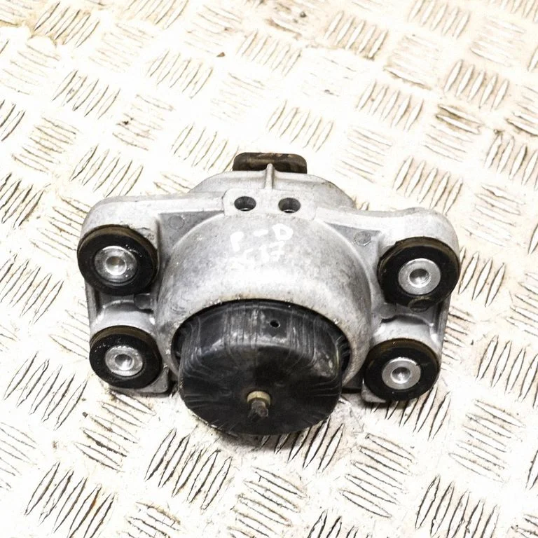 Dzinēja spilvens – labā