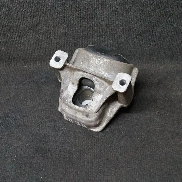 Dzinēja spilvens – Audi Q5 SQ5 8R (2008-2017)