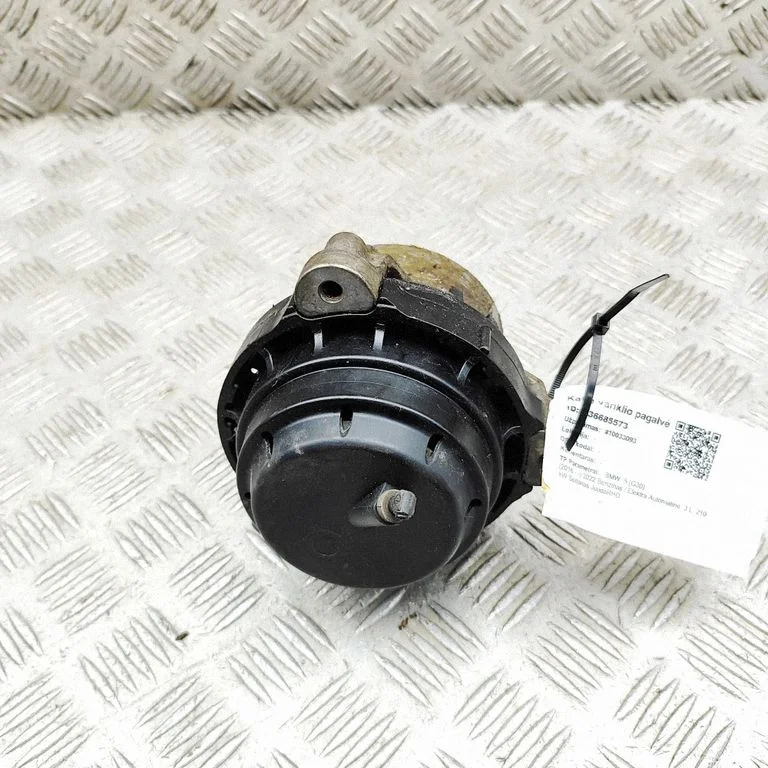 Engine mount bracket 8482771