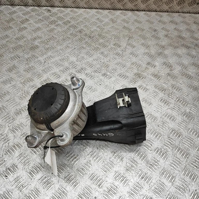 Engine mount bracket A2642200300