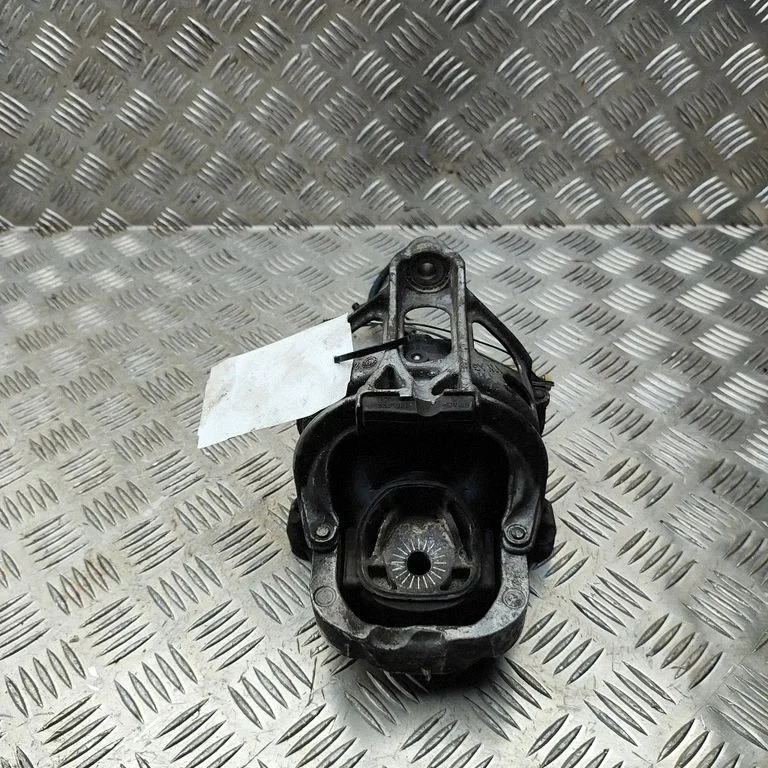 Dzinēja spilvens 4M0199372FC