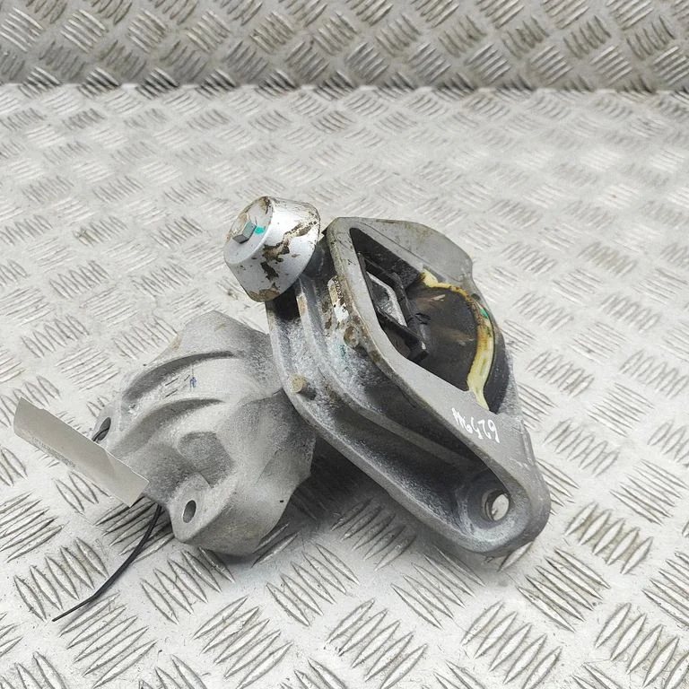 Engine mount bracket 112106UB0A