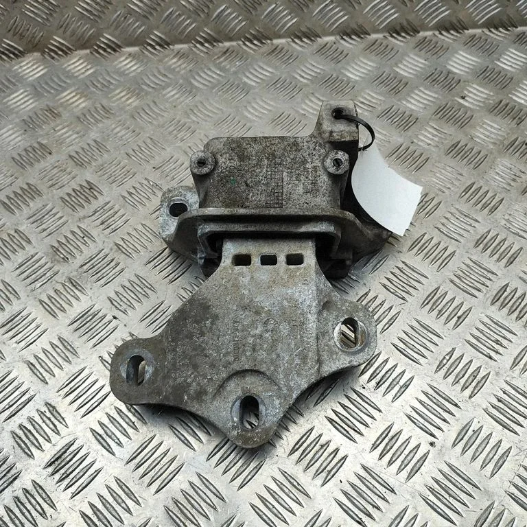 Dzinēja spilvens – Mercedes-Benz Sprinter W907 W910 (2018-)