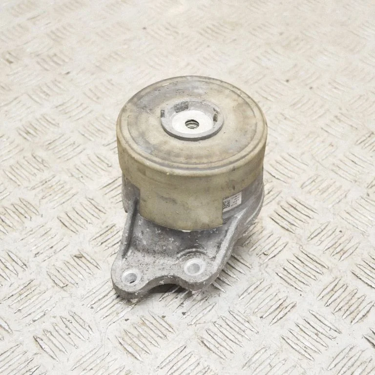 Engine mount bracket A2052407900