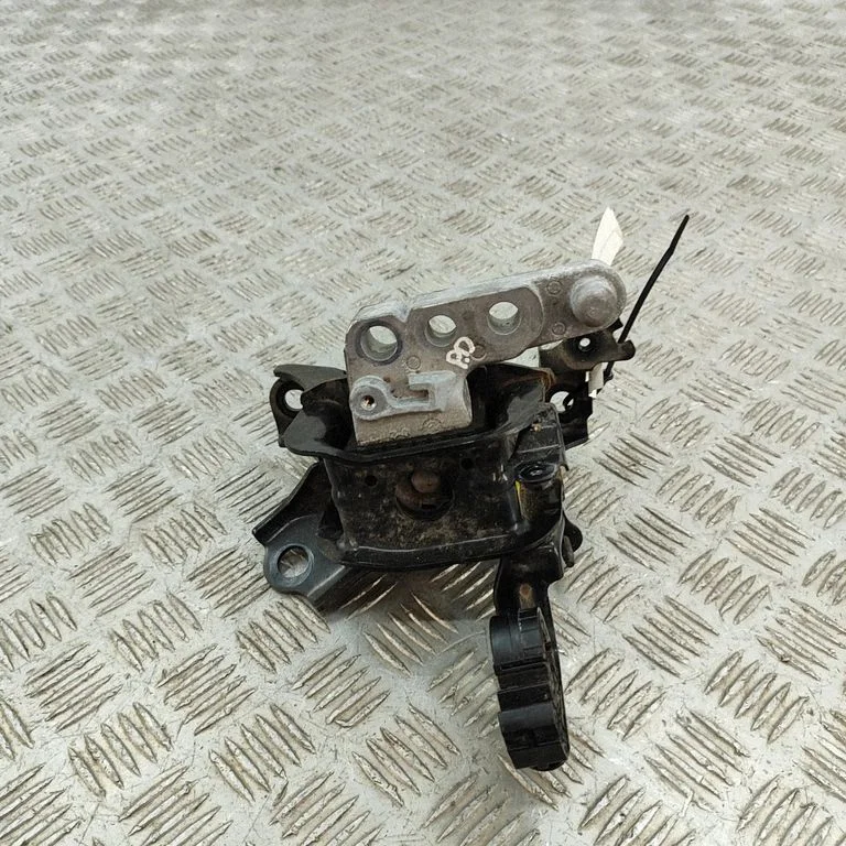 Engine mount bracket 1230525050