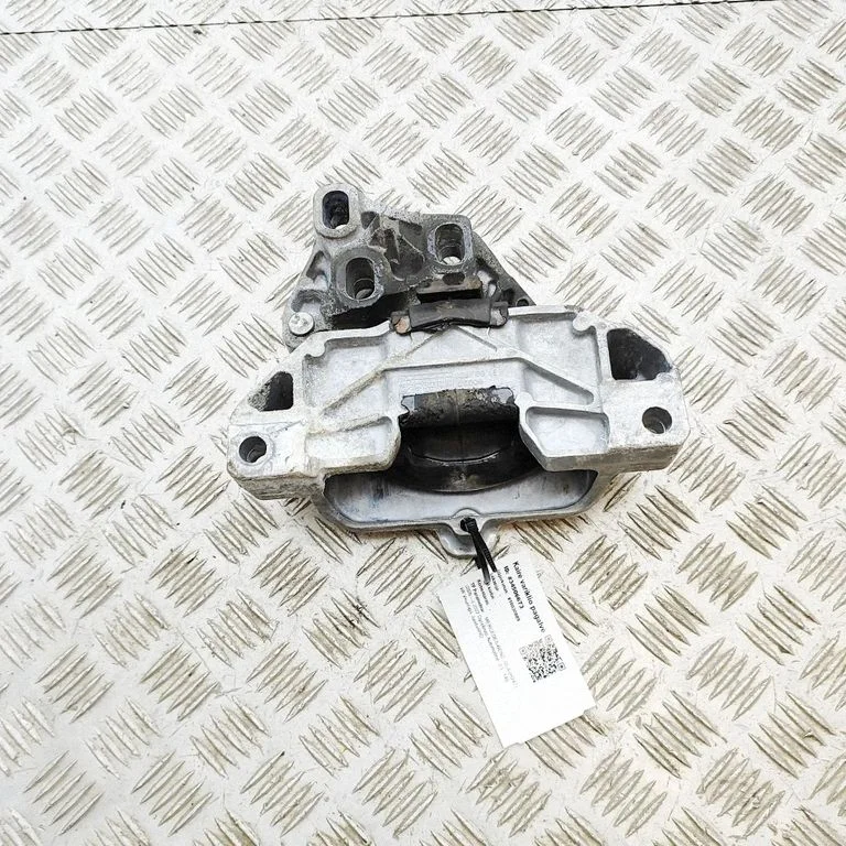 Dzinēja spilvens A2472403200